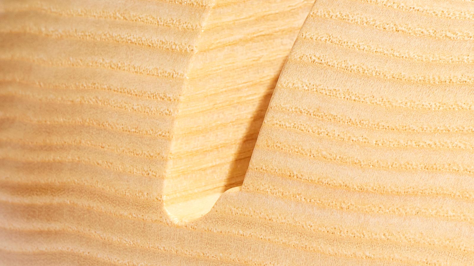 Timber vinyl record stand for single albums to triple gatefold albums