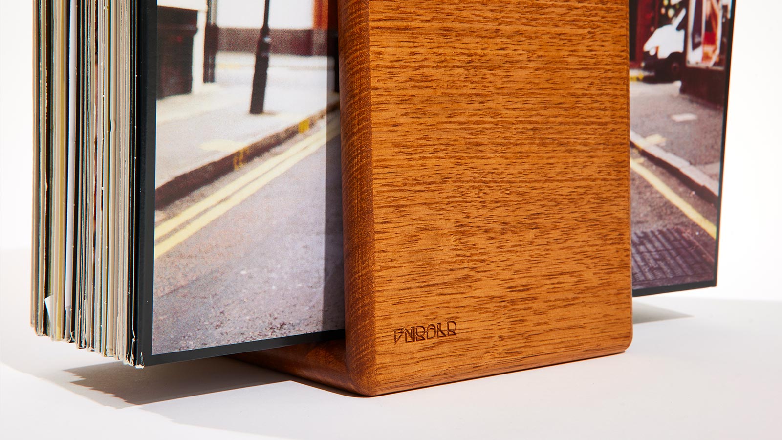 Nowpie Deluxe vinyl record stand for high-rotation collections